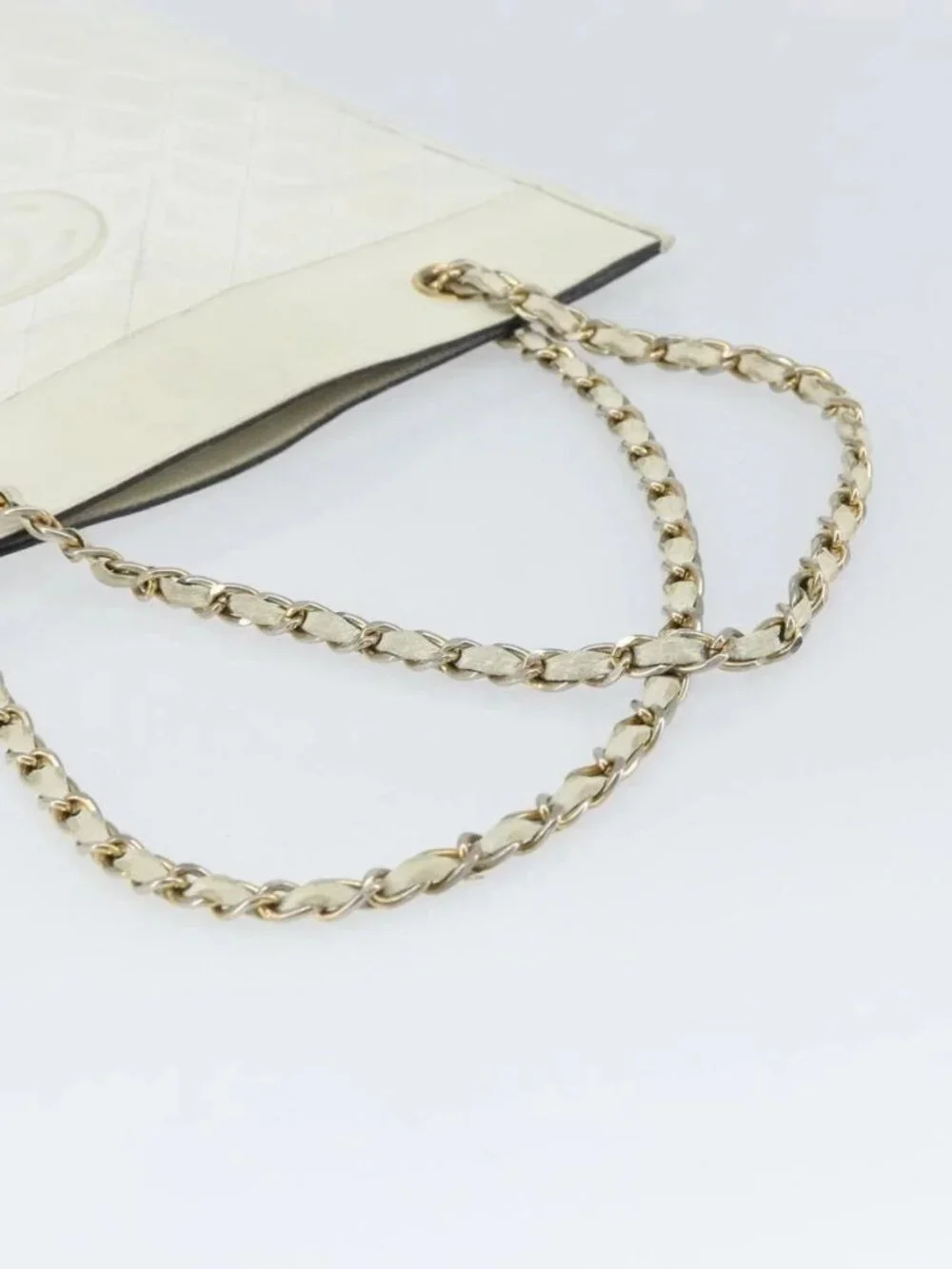CHANEL Matelasse Chain Shoulder Bag Leather White Gold CC Auth mr1801